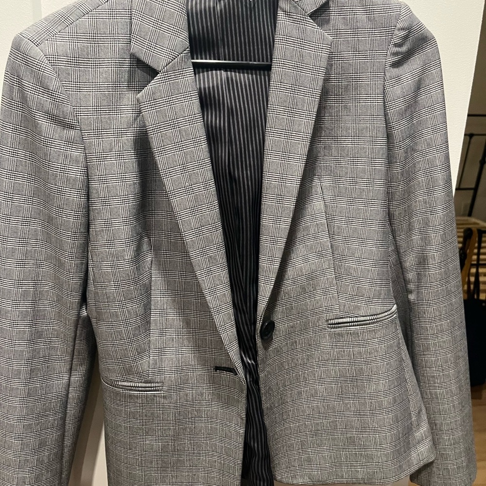Express Gray Plaid Women's Blazer with Maroon Hints Size 0 Great Condition - Picture 4 of 10